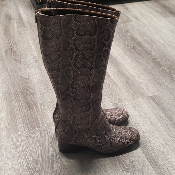 Born Woman Snake Print Boots - Picture 2 of 11